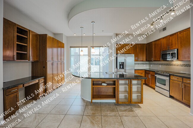 Foto del edificio - 6745 N 93RD Ave