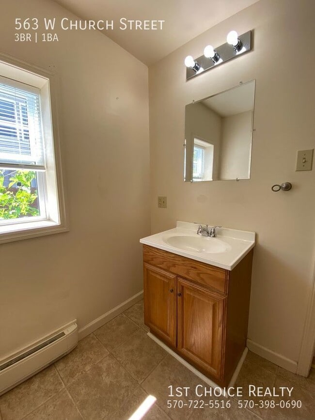 Building Photo - Large 3 bedroom house for rent!