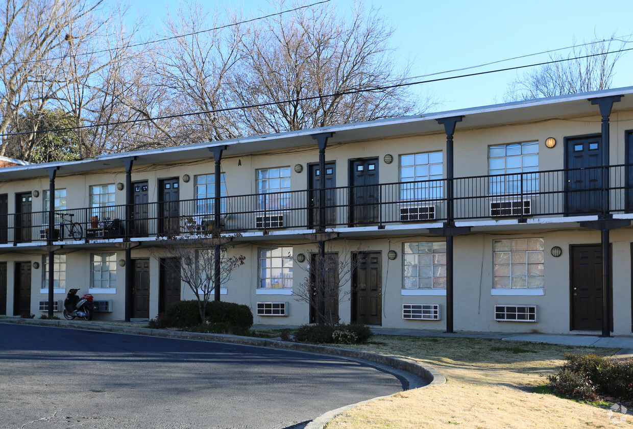 Primary Photo - Henderson Place Apartments