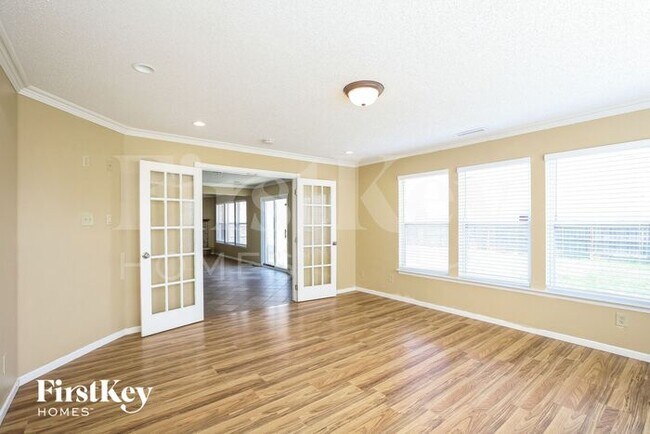 Foto del edificio - 6623 Eagle Crossing Blvd