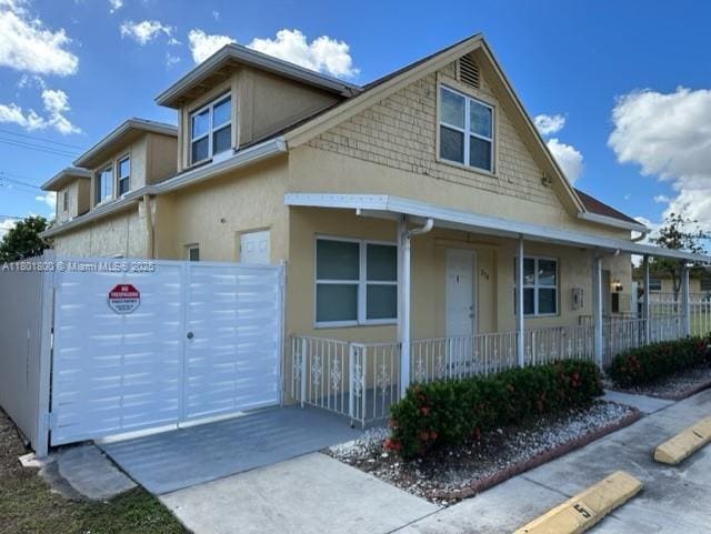 Foto principal - 274 E 9th St