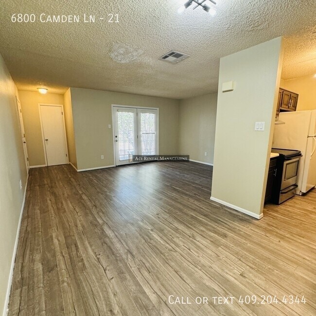 Foto del edificio - 6800 Camden Ln