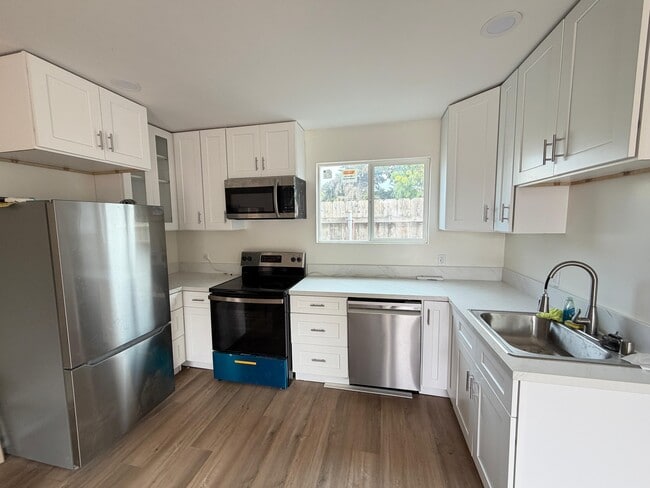 Building Photo - 442 D St