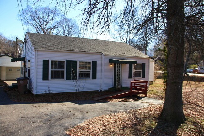 Building Photo - 2846 Lebanon Pike
