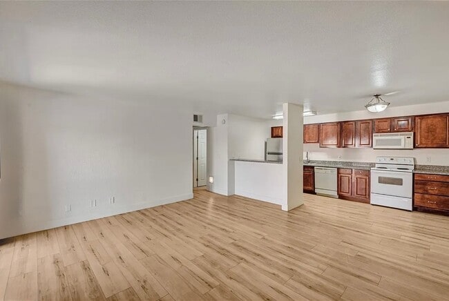 Building Photo - 5273 Indian River Dr