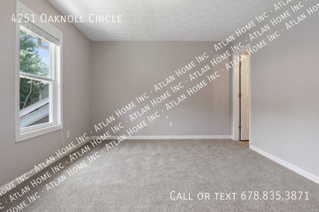 Building Photo - 4251 Oaknoll Cir