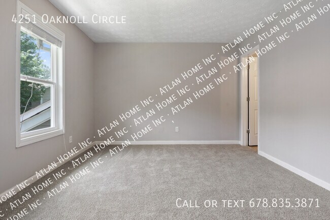 Foto del edificio - 4251 Oaknoll Cir