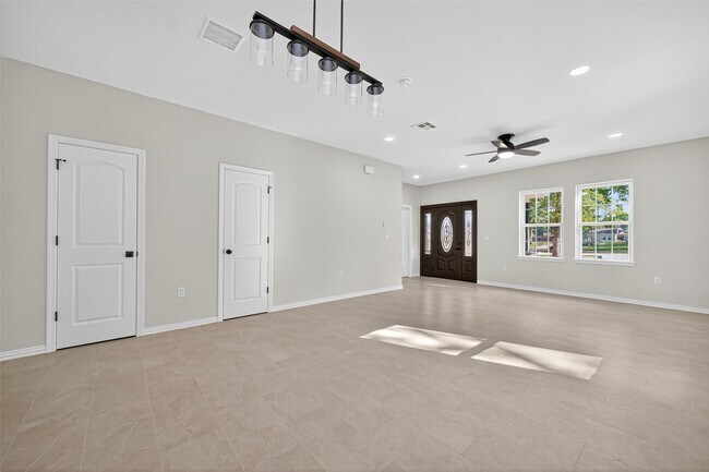 Foto del edificio - 10594 Rustling Oaks Dr