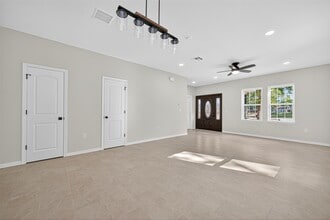 Building Photo - 10594 Rustling Oaks Dr