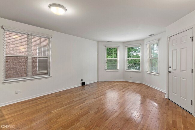 Foto del edificio - 645 W Elm St