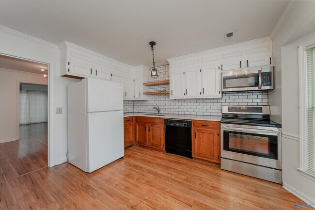 Foto del edificio - 6716 Steeplechase Dr NW