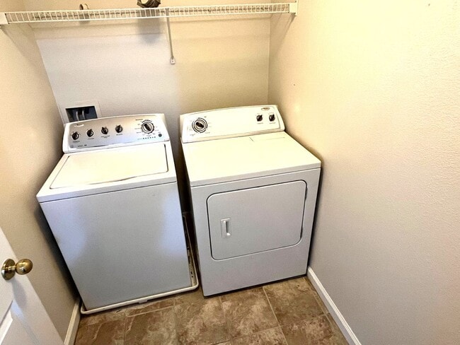 Building Photo - Spacious 5-Bedroom Home in Gated Stockton ...