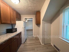 Building Photo - 3304 S 40th St