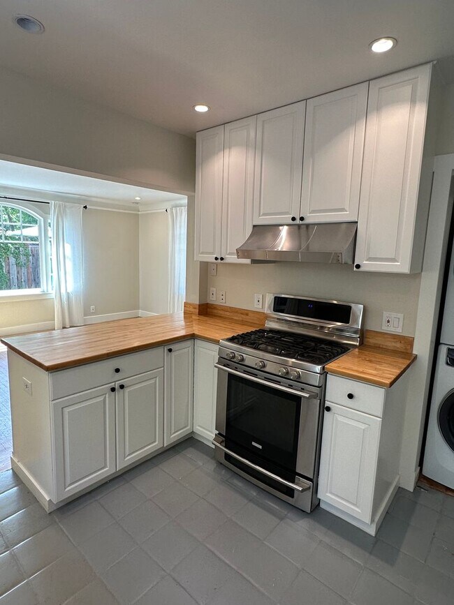 Foto del edificio - Comfy and charming 2 bedroom, best Palo Al...