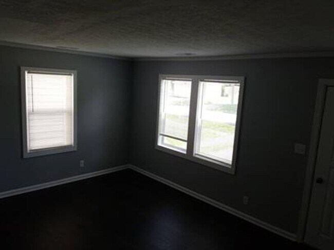 Building Photo - 1609 Clara Ave