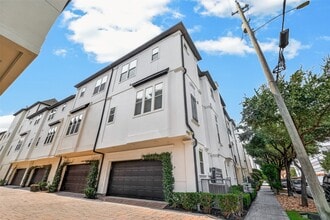 Building Photo - 703 Live Oak St