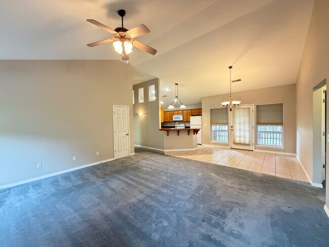 Building Photo - "Charming 3-Bedroom Summerbrooke home with 2 Full Baths with Fenced in, flat back yard”