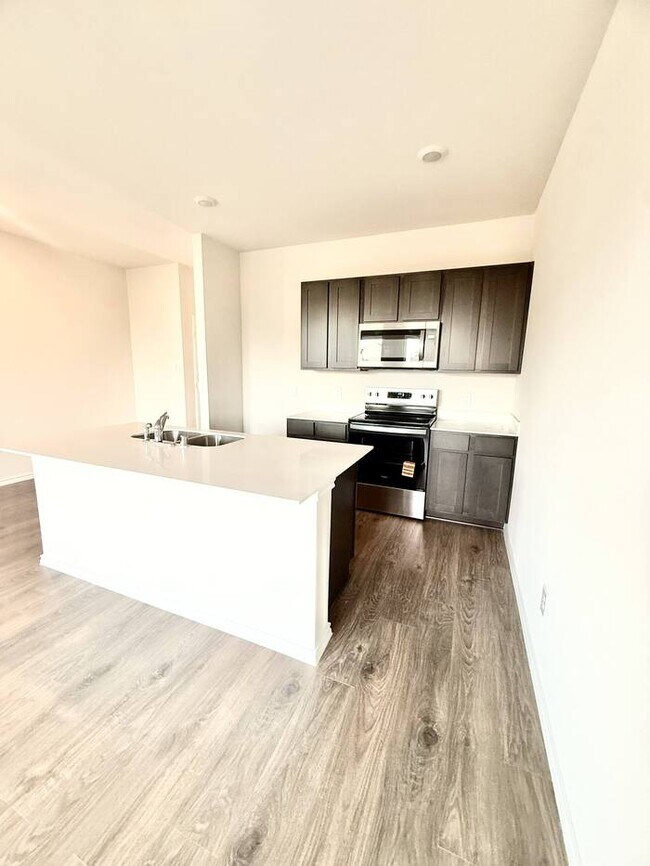 Building Photo - 319 Tall Cedar