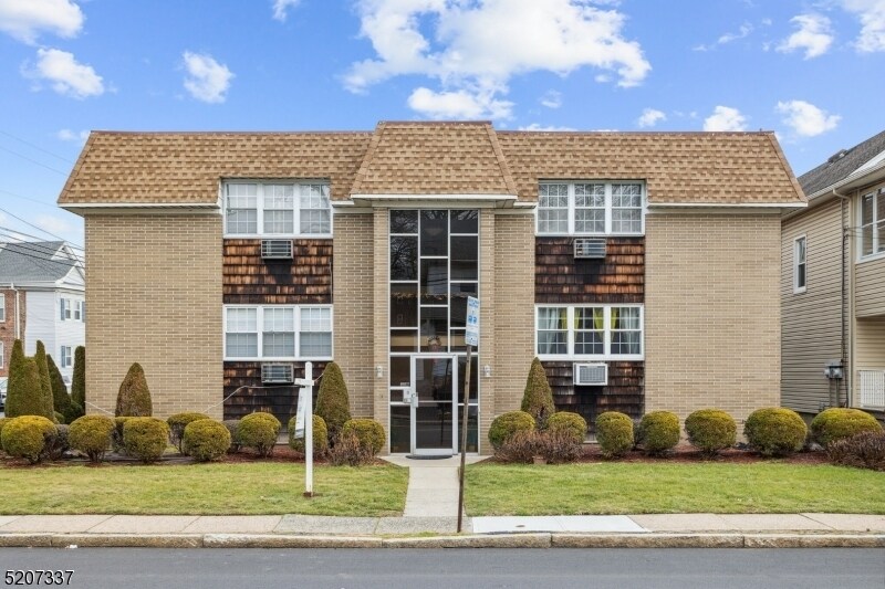 24 Union Ave Unit 2, Nutley, NJ 07110 Condo for Rent in Nutley, NJ