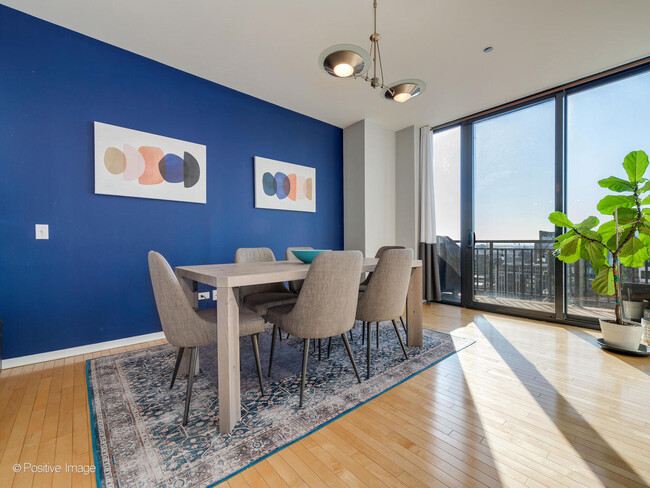 Foto del edificio - 330 N Jefferson St