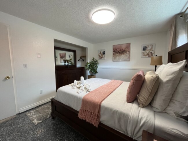 Foto del edificio - 342 E Dowling Rd