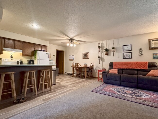 Building Photo - 1411 Devney Dr