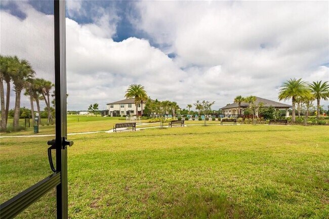 Foto del edificio - 30333 Southwell Ln