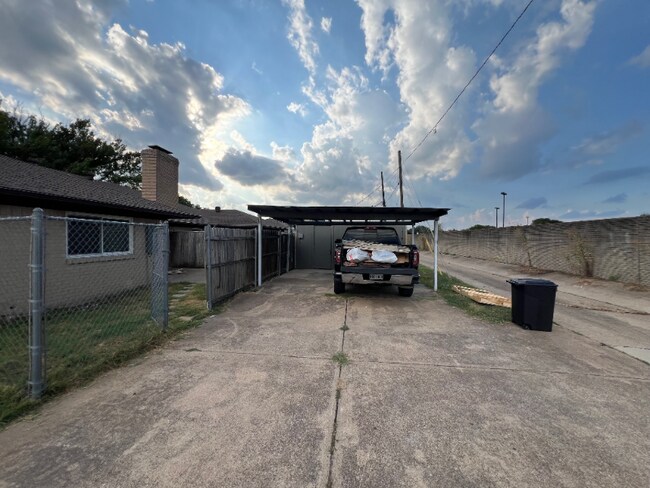 Foto del edificio - 1910 N Floyd Rd
