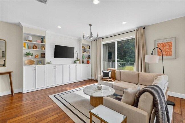 Foto del edificio - 3544 Lakewood Pl