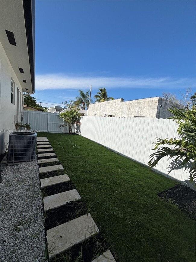 Building Photo - 3606 SW 17th St