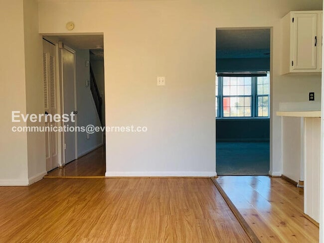 Foto del edificio - 8627 Reinecke Ct