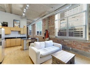 Building Photo - 521 S 7th St