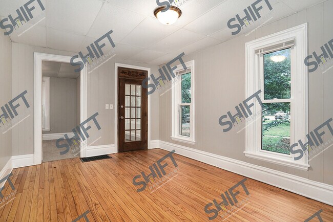 Building Photo - 731 Livingston -- Beautiful three bedroom