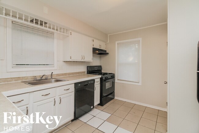 Foto del edificio - 14636 Trumbull Ave