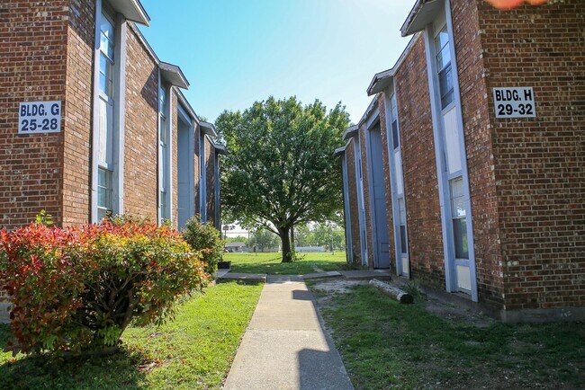 Building Photo - 2617 US-82