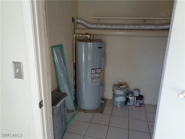 Foto del edificio - 820 Cape Coral Pkwy W