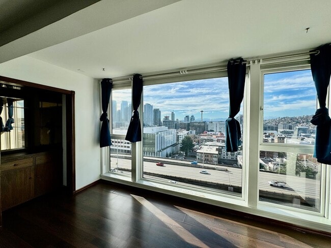 Foto del edificio - One-bedroom Condo with incredible view of Space Needle from Living Room!!!!!!
