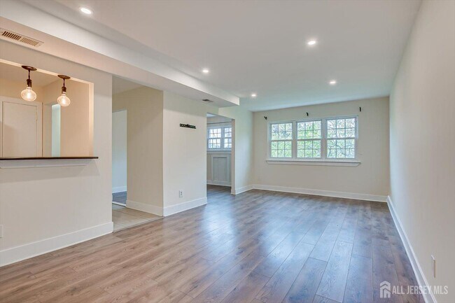 Building Photo - 60 College Dr