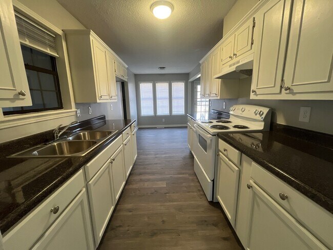 Foto del edificio - 102 Commanche Trl