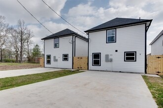 Building Photo - 8126 Sterlingshire St