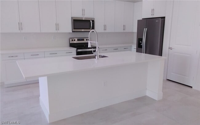 Building Photo - 5062 Alonza Ave