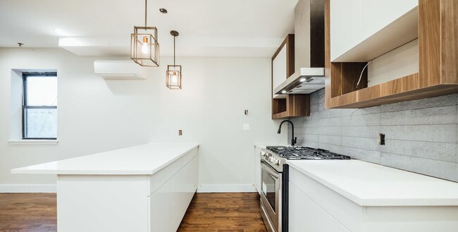 Foto del edificio - 389 Willoughby Ave