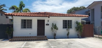 Building Photo - 819 NW 22nd Pl