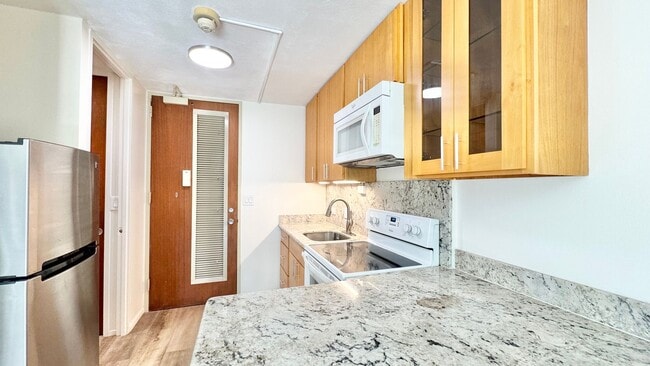 Foto del edificio - Queen Emma Gardens – Prince Tower | Studio | 1 Bath | 1 Assigned Parking