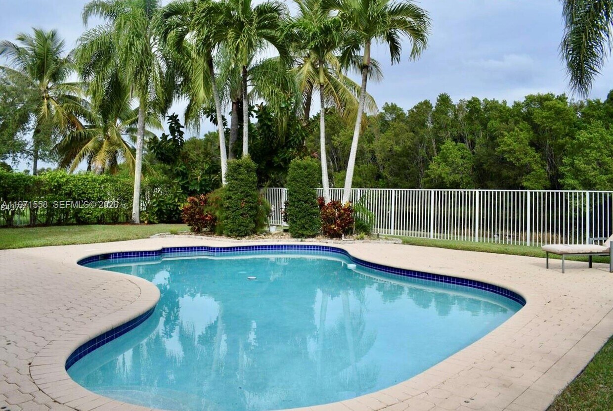 Foto del edificio - 834 Verona Lake Dr