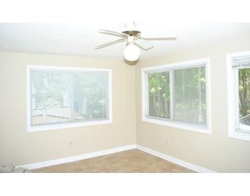 Building Photo - 308 Pleasant St