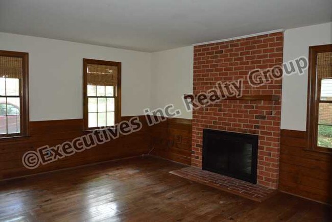 Building Photo - Colonial Home In Brandermill