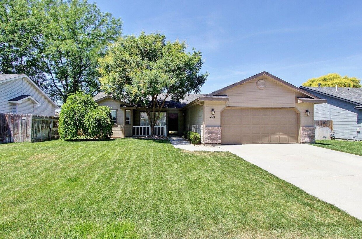 Foto principal - 705 Spruce Creek Dr