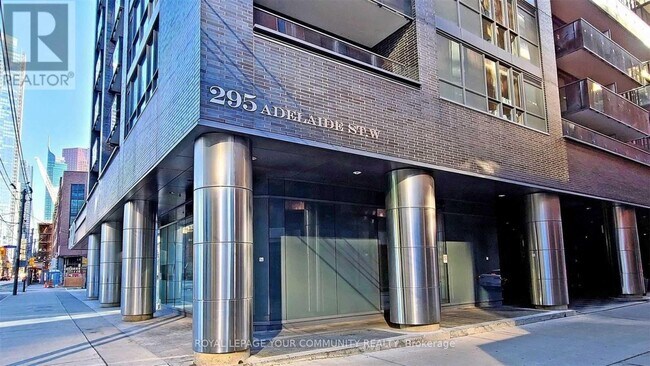 Photo du bâtiment - 295 Adelaide St W