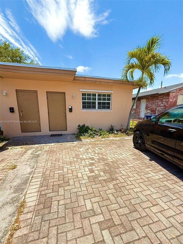 Primary Photo - 823 NW 9th St